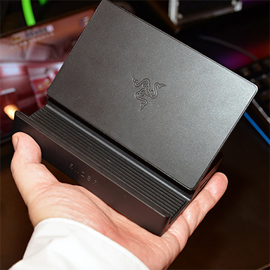 画像集 No.009のサムネイル画像 / 背もたれから風が出てくるゲーマー向けチェアやRTX 50搭載薄型ノートPCなどをRazerが展示