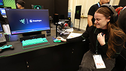 画像ギャラリー No.011のサムネイル画像 / 二眼カメラ付きAIヘッドセット「Project Motoko」で夢広がる。身に付けるAIが当たり前になる時代へ