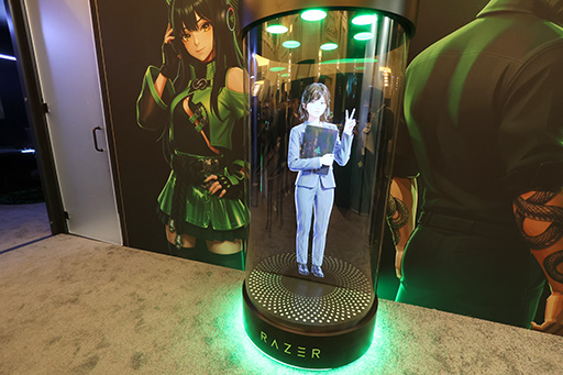 画像ギャラリー No.015のサムネイル画像 / 二眼カメラ付きAIヘッドセット「Project Motoko」で夢広がる。身に付けるAIが当たり前になる時代へ