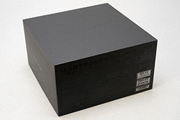 画像ギャラリー No.004のサムネイル画像 / 約23万円でも完売したマウス!?　Razer初のゲーマー向けマウスを復刻した「Razer Boomslang」20周年モデルを写真で見る