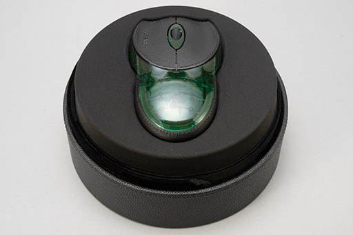 画像ギャラリー No.006のサムネイル画像 / 約23万円でも完売したマウス!?　Razer初のゲーマー向けマウスを復刻した「Razer Boomslang」20周年モデルを写真で見る