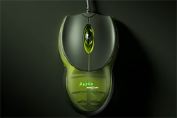 画像ギャラリー No.011のサムネイル画像 / 約23万円でも完売したマウス!?　Razer初のゲーマー向けマウスを復刻した「Razer Boomslang」20周年モデルを写真で見る