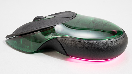 画像ギャラリー No.019のサムネイル画像 / 約23万円でも完売したマウス!?　Razer初のゲーマー向けマウスを復刻した「Razer Boomslang」20周年モデルを写真で見る