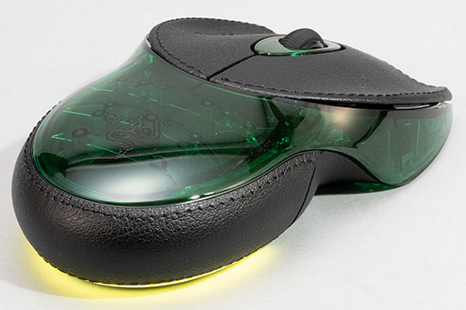 画像ギャラリー No.022のサムネイル画像 / 約23万円でも完売したマウス!?　Razer初のゲーマー向けマウスを復刻した「Razer Boomslang」20周年モデルを写真で見る