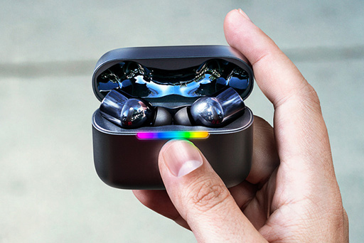 画像ギャラリー No.004のサムネイル画像 / Razerのワイヤレスゲーミングイヤフォン「Hammerhead V3 HyperSpeed」が発売。充電ケースがそのままワイヤレスアダプタになる