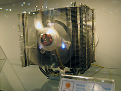 画像集#019のサムネイル/Thermaltake,冷却能力の高さを謳うケースや“冷蔵庫式”CPU冷却装置を公開
