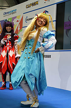 画像集#008のサムネイル/「ルーセントハート」「DIVINA」「Web 恋姫†夢想」のコスプレイヤーとドキドキのミニゲームを。「秋葉原PCゲームフェスタ」のガマニアステージをレポート