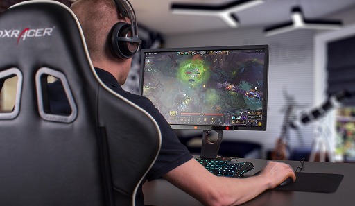 画像ギャラリー No.001のサムネイル画像 / SteelSeries,ゲーマー向け視線入力デバイス「Sentry」をゲーム実況でデモ