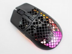 極端な肉抜きボディのワイヤレスマウス「Aerox 3 Wireless」レビュー。見た目の割に扱いやすく,バッテリーの持ちや高速充電も好印象