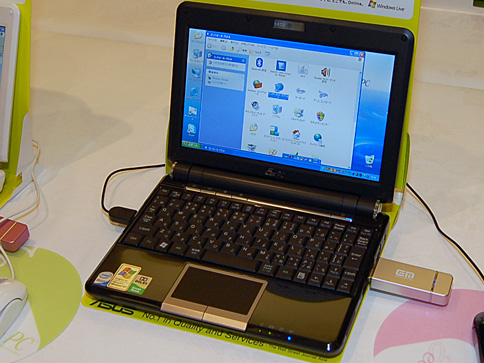 画像集#005のサムネイル/ASUS,Atom搭載の小型ノートPC「Eee PC 901-X」発表。12日に5万9800円で発売