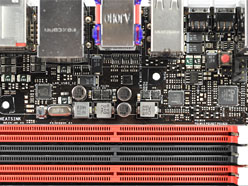 画像集#035のサムネイル/「Sandy Bridge-E」はまもなく登場? ゲーマー向けX79マザーボード「Rampage IV Extreme」を写真で見る