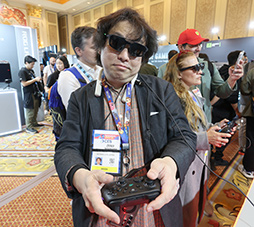 画像ギャラリー No.010のサムネイル画像 / ASUSのサングラス型ディスプレイ「ROG XREAL R1」を試す。究極のゲーマー向けディスプレイはサングラス型か？