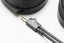 画像ギャラリー No.014のサムネイル画像 / 一度は体験したい平面駆動型スピーカー＋開放型のゲーミングヘッドセット「ROG Kithara」をレビュー