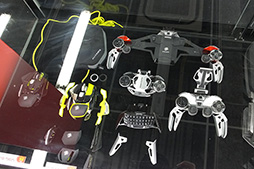 画像集 No.013のサムネイル画像 / ソフマップ秋葉原にオープンしたMad Catz専門店「Mad Catz ファイティングストア」をレポート。プロゲーマーサイン会は大盛況