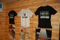 画像集#025のサムネイル/カプコンファンはいざ鎌倉! 限定グッズも販売されている腰越海水浴場の「CAPCOM SEASIDE HOUSE」に行ってきた