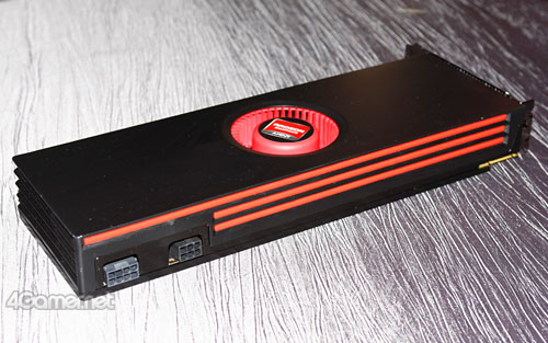 画像集#005のサムネイル/AMD,「Radeon HD 6990」の実機をシンガポールのイベントで披露
