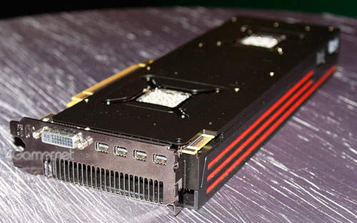 画像集#006のサムネイル/AMD,「Radeon HD 6990」の実機をシンガポールのイベントで披露