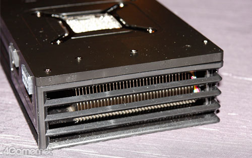 画像集#007のサムネイル/AMD,「Radeon HD 6990」の実機をシンガポールのイベントで披露