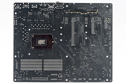 画像集 No.027のサムネイル画像 / GIGABYTEのゲーマー向けマザーボード「GA-Z170X-Gaming 7」をチェック。多機能でも高価すぎないバランスは要注目だ
