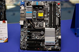 画像集#015のサムネイル/GIGA-BYTE,Z77搭載のゲーマー向けマザーボードを公開。ATXモデルはPCIe 3.0 x16×2やx8×4接続に対応か