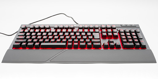 画像集 No.013のサムネイル画像 / 【PR】ゲーマー向け防滴キーボードは,本当に水がかかっても大丈夫なのか。Corsair「K68」で試してみた