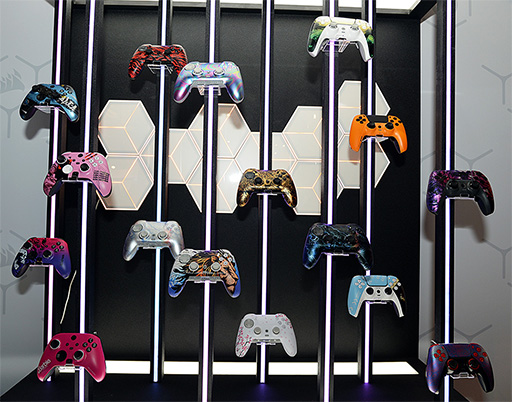画像集 No.004のサムネイル画像 / SCUF GamingのPC用ゲームパッドも国内市場に? Corsairブースの展示をまとめて紹介