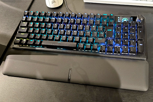 画像ギャラリー No.002のサムネイル画像 / 40cm未満のコンパクトなフルキーボードから初のレバーレスアケコンまで，Corsairがゲーマー向けデバイスを一斉に発表