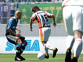 シリーズ最新作「サカつく プロサッカークラブをつくろう!」にはJリーグ+欧州6大リーグの実名選手4000人以上が登場。試合シーンなどの最新SSが公開