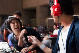 画像集#018のサムネイル/強者揃いのトーナメントを制したのは,なんとエル・フォルテ。TGS 2014のMad Catzブースで開催された「ウルIV」日本大会フォトレポート