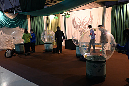 画像ギャラリー No.044のサムネイル画像 / 「グラブルフェス2025」フォトレポート。入口には“騎空艇の発着場”も。アトラクションや展示物，ステージイベントが楽しめた会場の様子を紹介