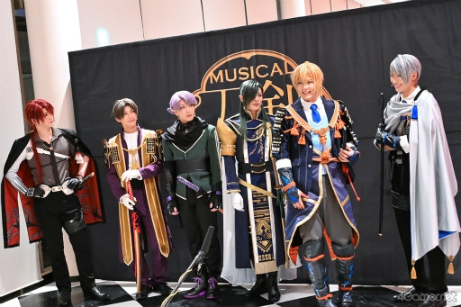 画像ギャラリー No.003のサムネイル画像 / 刀剣男士たちが見つめる足利尊氏・直義兄弟の理想と悲劇。「ミュージカル『刀剣乱舞』 〜静かなる夜半の寝ざめ〜」ゲネプロ公演レポート