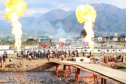 画像集 No.002のサムネイル画像 / イケメン武将たちとふたり旅気分が楽しめる「イケメン戦国」×山梨県笛吹市コラボ&大迫力の川中島合戦戦国絵巻レポート