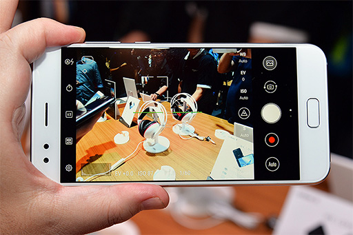 画像集 No.009のサムネイル画像 / ASUSの新型スマートフォン「ZenFone 4」シリーズ5製品をハンズオン会場でチェックしてきた