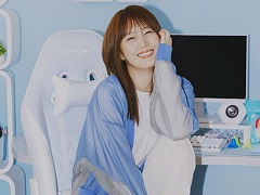 本田 翼さん監修によるAKRacingのゲーマー向けチェアが販売中。落ち着いた雰囲気の部屋にも合う,爽やかなカラーリングが魅力【PR】