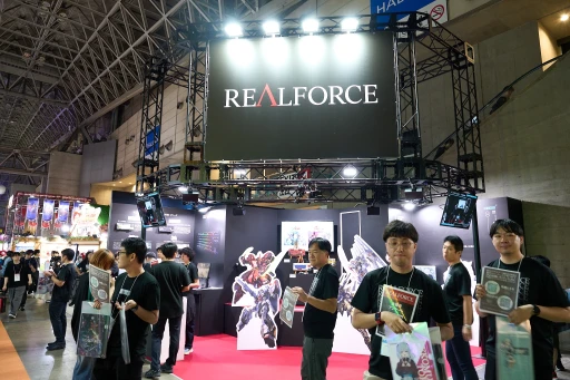 画像ギャラリー No.001のサムネイル画像 / 「REALFORCE GX1」のコラボモデルが出展中。VTuber猫麦とろろさんモデルと，ガンダムコラボ4製品をチェックしてきた［TGS2025］