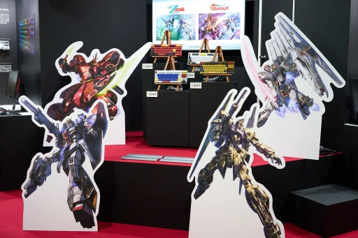 画像ギャラリー No.005のサムネイル画像 / 「REALFORCE GX1」のコラボモデルが出展中。VTuber猫麦とろろさんモデルと，ガンダムコラボ4製品をチェックしてきた［TGS2025］