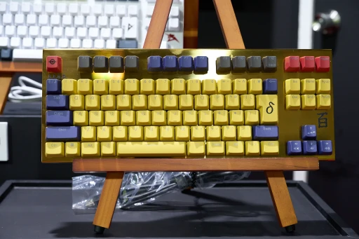 画像ギャラリー No.007のサムネイル画像 / 「REALFORCE GX1」のコラボモデルが出展中。VTuber猫麦とろろさんモデルと，ガンダムコラボ4製品をチェックしてきた［TGS2025］