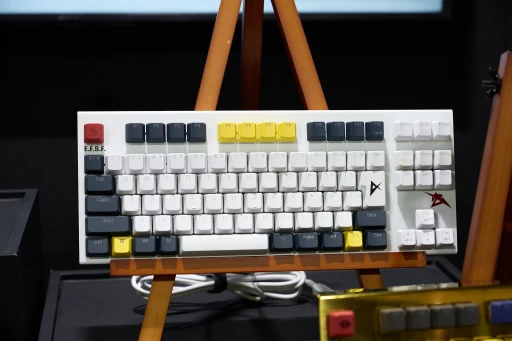 画像ギャラリー No.008のサムネイル画像 / 「REALFORCE GX1」のコラボモデルが出展中。VTuber猫麦とろろさんモデルと，ガンダムコラボ4製品をチェックしてきた［TGS2025］