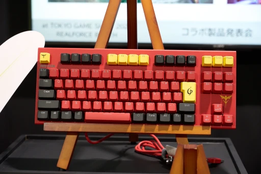 画像ギャラリー No.009のサムネイル画像 / 「REALFORCE GX1」のコラボモデルが出展中。VTuber猫麦とろろさんモデルと，ガンダムコラボ4製品をチェックしてきた［TGS2025］