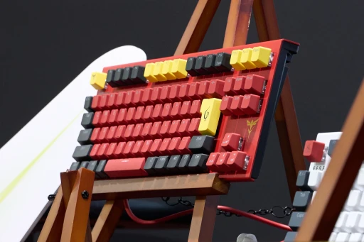 画像ギャラリー No.011のサムネイル画像 / 「REALFORCE GX1」のコラボモデルが出展中。VTuber猫麦とろろさんモデルと，ガンダムコラボ4製品をチェックしてきた［TGS2025］