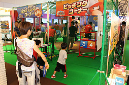 画像集 No.010のサムネイル画像 / KONAMI「パワプロフェスティバル2016」の東京大会が開幕。プロ野球OBによるエキシビションマッチも行われた初日の模様をレポート