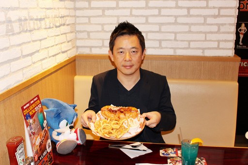 画像集 No.011のサムネイル画像 / 「ソニックフォース」と「HOOTERS」のコラボが本日スタート。ソニックファミリーとHOOTERS GIRLの競演を,チリドッグで楽しもう