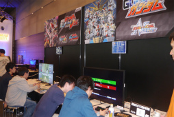 画像集 No.016のサムネイル画像 / 「ガンダムバーサスまつりin秋葉原」レポート。新旧プロデューサーが歴代シリーズ作品にまつわるトークを展開