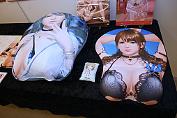 画像ギャラリー No.005のサムネイル画像 / 「DOAXVV」8周年記念生放送レポート。新水着や新撮影スポットなどのアップデート内容を，プロデューサーの作田氏や出演声優陣が紹介