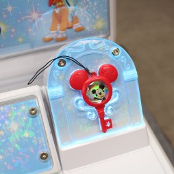 画像集 No.012のサムネイル画像 / データカードダスとガシャポンが連動。新作「データカードダス ディズニー マジックキャッスル キラキラシャイニー★スター」は12月8日稼働予定