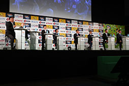 画像ギャラリー No.003のサムネイル画像 / “ハマの番長”こと三浦大輔さんも納得の仕上がり!? 「セ・リーグファンミーティング2017」内で行われた「プロ野球バーサス」のイベントをレポート