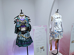 画像ギャラリー No.010のサムネイル画像 / 「アイドルマスター シャイニーカラーズ」の衣装展が，大丸東京店にて開催中。会期を通して計250着以上のライブ衣装を間近で観賞できる！