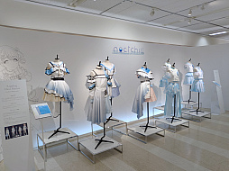 画像ギャラリー No.011のサムネイル画像 / 「アイドルマスター シャイニーカラーズ」の衣装展が，大丸東京店にて開催中。会期を通して計250着以上のライブ衣装を間近で観賞できる！