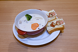 画像ギャラリー No.007のサムネイル画像 / 「プリコネR」×「スイパラ」試食会レポ。見た目だけでなく味も満足なオリジナルメニュー。1品だけでもおなかがいっぱいに