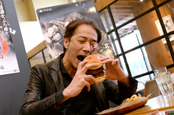 画像集 No.009のサムネイル画像 / お前はもう,食べている。3月1日から実施される「北斗が如く」と「CAFE ZENON」コラボレーションの試食会レポート